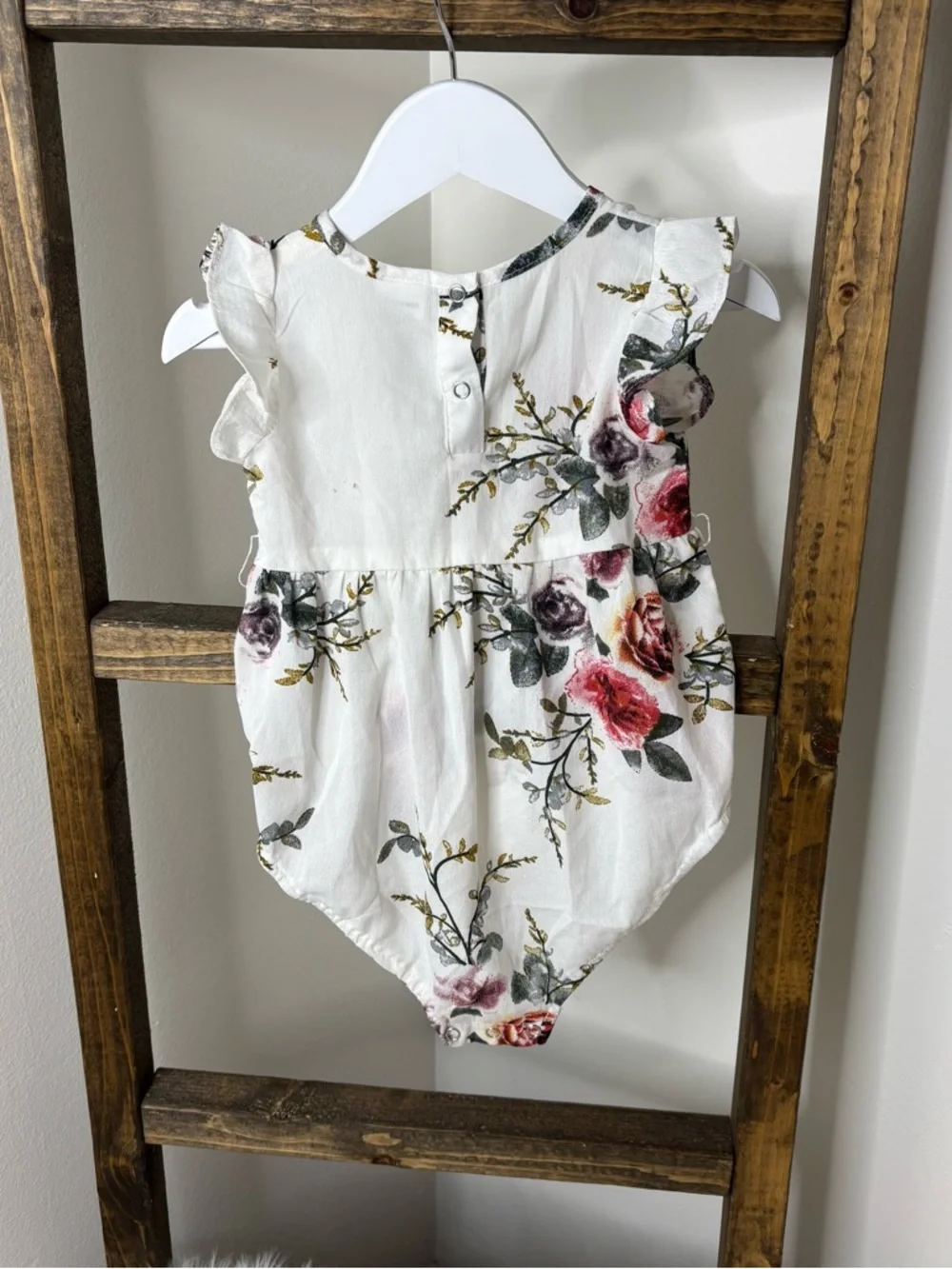 PatPat Floral Ruffle Baby Romper in White with Rose Print Size 6-9M